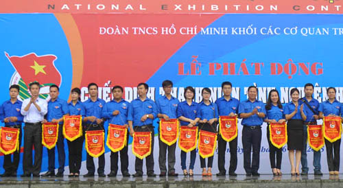 ໄວໜຸ່ມຕອບສະໜອງ“ບັ້ນໄວໜຸ່ມອາສາສະຫມັກລະດູຮ້ອນປີ2015”